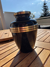 Load image into Gallery viewer, Cinerire urn BLACKA
