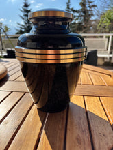 Load image into Gallery viewer, Cinerire urn BLACKA