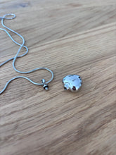Load image into Gallery viewer, Pendentif Funéraire Cœur - détail