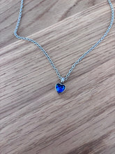 Load image into Gallery viewer, Collier Cinéraire Cœur Cristal Bleu - photo 1
