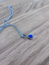 Load image into Gallery viewer, Collier Cinéraire Cœur Cristal Bleu - photo 5