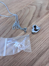 Load image into Gallery viewer, Collier Cinéraire Double Cœur Argent - photo 5