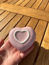 Load image into Gallery viewer, dessous urne coeur ceramique