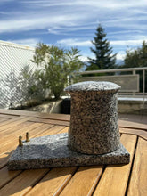 Load image into Gallery viewer, Lanterne funéraire en Granit Gris - photo 2