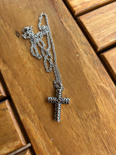 Load image into Gallery viewer, Pendentif Funéraire Croix - photo 4