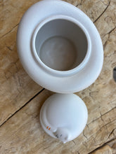 Load image into Gallery viewer, urne chat ceramique blanche ouverte