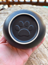 Load image into Gallery viewer, urne chat ceramique noire patte hat du dessous