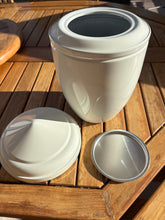 Load image into Gallery viewer, urne cineraire bordeaux mandalay avec couvercles