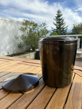 Load image into Gallery viewer, urne cineraire ferrer marron ouverte