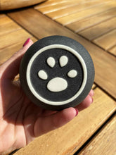 Load image into Gallery viewer, urne cineraire lapin vue du dessous patte