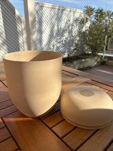 Load image into Gallery viewer, Urne Composite Beige - photo 5