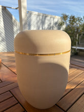 Load image into Gallery viewer, urne composite beige
