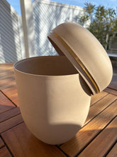 Load image into Gallery viewer, urne funeraire beige