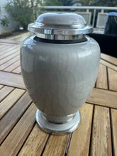 Load image into Gallery viewer, urne funeraire grise infini