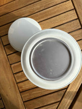 Load image into Gallery viewer, urne funeraire metal blanc vue du dessus