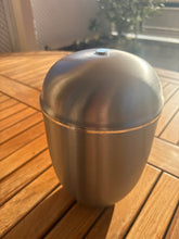 Load image into Gallery viewer, urne funeraire en metal gris
