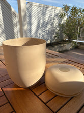 Load image into Gallery viewer, urne pour homme ou femme beige