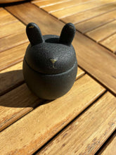 Load image into Gallery viewer, Urne Lapin céramique noire - photo 1