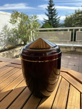 Load image into Gallery viewer, urne mandalay bordeaux vue montagne