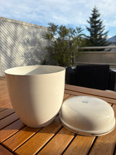 Load image into Gallery viewer, urne metal blanc et argent