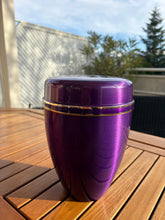 Load image into Gallery viewer, Urne Métal Œillet violette - photo 6