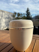 Load image into Gallery viewer, Urne Métal Paris Blanche - photo 1