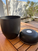 Load image into Gallery viewer, Urne Composite Noire - photo 5