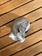 Load image into Gallery viewer, Urne Pour Hamster Figurine - photo 5