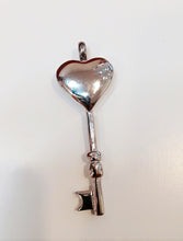 Load image into Gallery viewer, Cinerire Jewel Heart Key