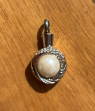 Load image into Gallery viewer, Turtle Cinerals Jewelry
