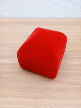 Load image into Gallery viewer, Boîte à Bijoux Rouge - photo 3

