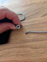 Load image into Gallery viewer, bracelet urne pour cendres fleurs
