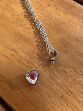 Load image into Gallery viewer, collier cineraire cœur ouvert cendres

