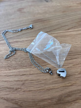 Load image into Gallery viewer, Collier Cinéraire Petit Cœur Argent - photo 4
