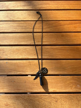 Load image into Gallery viewer, collier urne chat angel noir porte vue ensemble
