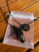 Load image into Gallery viewer, collier urne chat noir avec empreintes de pattes
