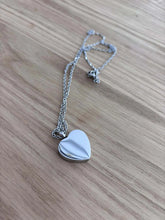 Load image into Gallery viewer, Collier urne cœur LOVE - photo 2
