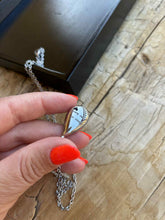 Load image into Gallery viewer, collier urne goutte
