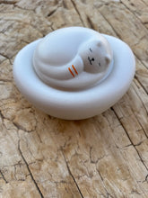 Load image into Gallery viewer, Urne Chat céramique blanche - photo 6
