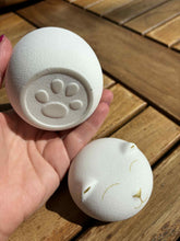 Load image into Gallery viewer, patte chat urne ceramique
