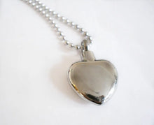 Load image into Gallery viewer, Pendentif Cendre Tilka - photo 2
