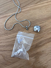 Load image into Gallery viewer, Pendentif Funéraire Cœur - photo 5
