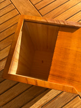 Load image into Gallery viewer, urne pour humain arbre de vie ouverte
