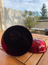 Load image into Gallery viewer, urne canada en metal rouge
