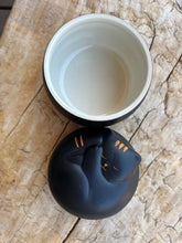 Load image into Gallery viewer, Urne Chat céramique - photo 3

