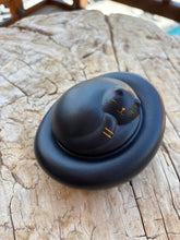 Load image into Gallery viewer, Urne Chat céramique noire - photo 7
