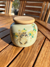 Load image into Gallery viewer, urne chat ceramique fleurs
