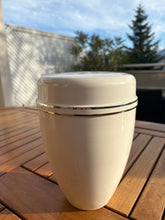 Load image into Gallery viewer, urne cineraire blanche
