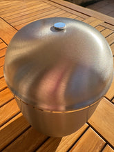 Load image into Gallery viewer, urne cineraire en metal gris
