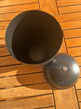 Load image into Gallery viewer, urne cineraire noire en metal
